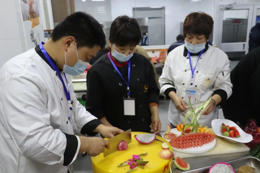 “智慧厨都·匠心厨艺”第二届职工厨艺大赛圆满成功-彩涂板代理厂家宏鑫源(图3)